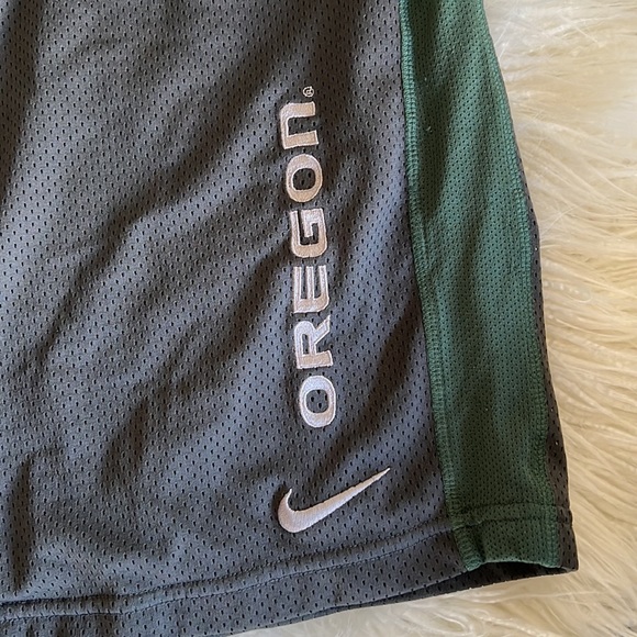 Nike shorts - Picture 3 of 10